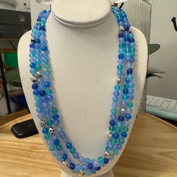 Elegant Blue Beaded Necklace - Picture 4 of 7